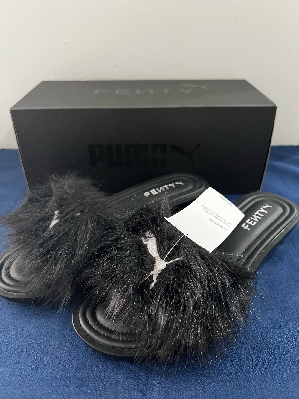 Puma x Fenty Sliver Black Chic Fur Slide Sandals 404768-02 Size 8 Women’s